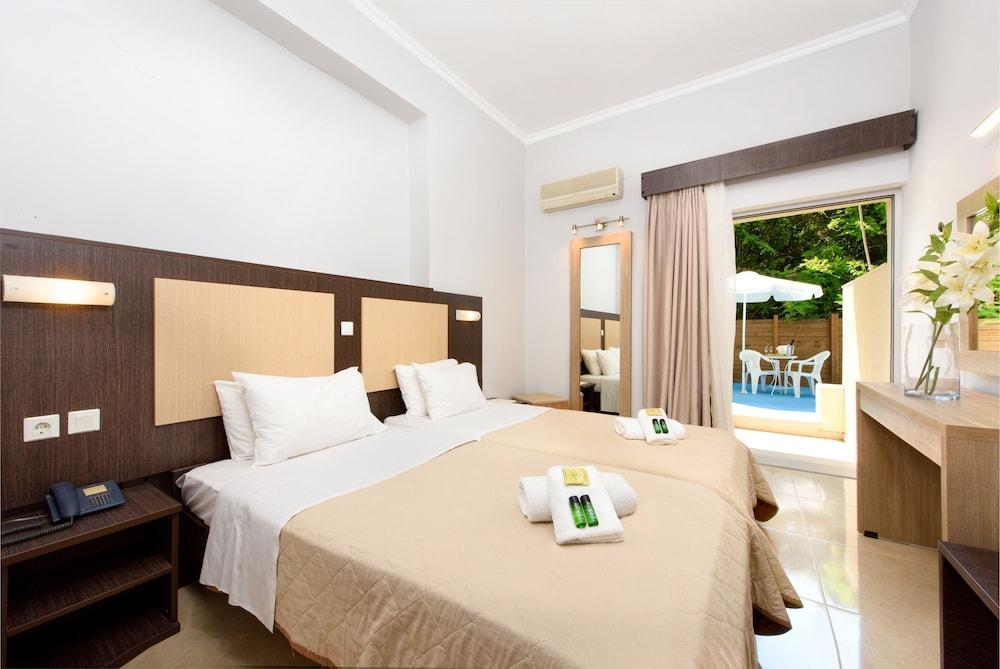 Amalia Hotel (Adults Only) Дассия Экстерьер фото