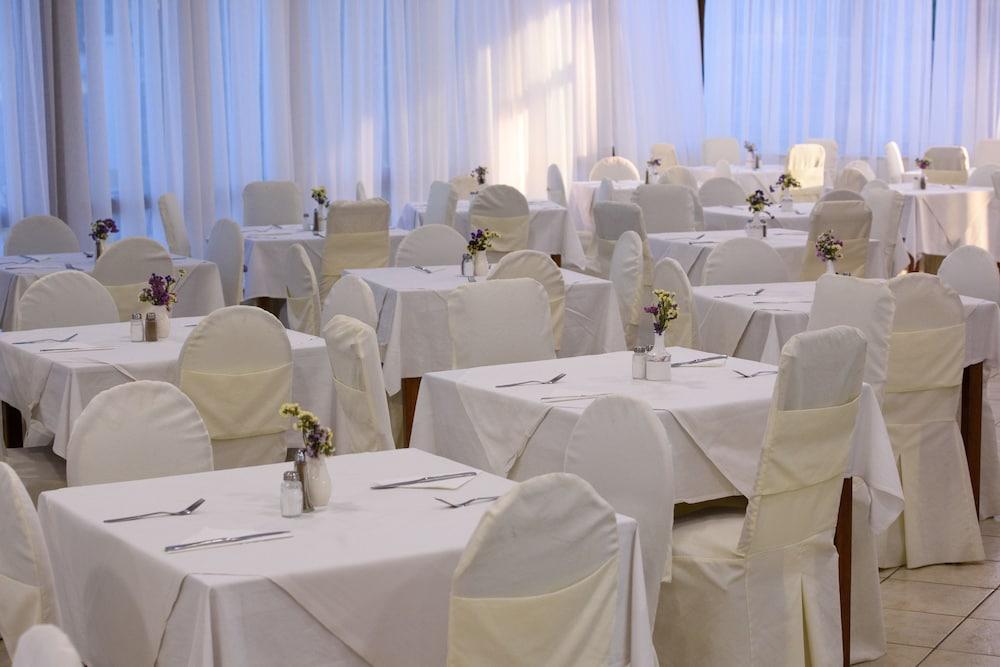Amalia Hotel (Adults Only) Дассия Экстерьер фото