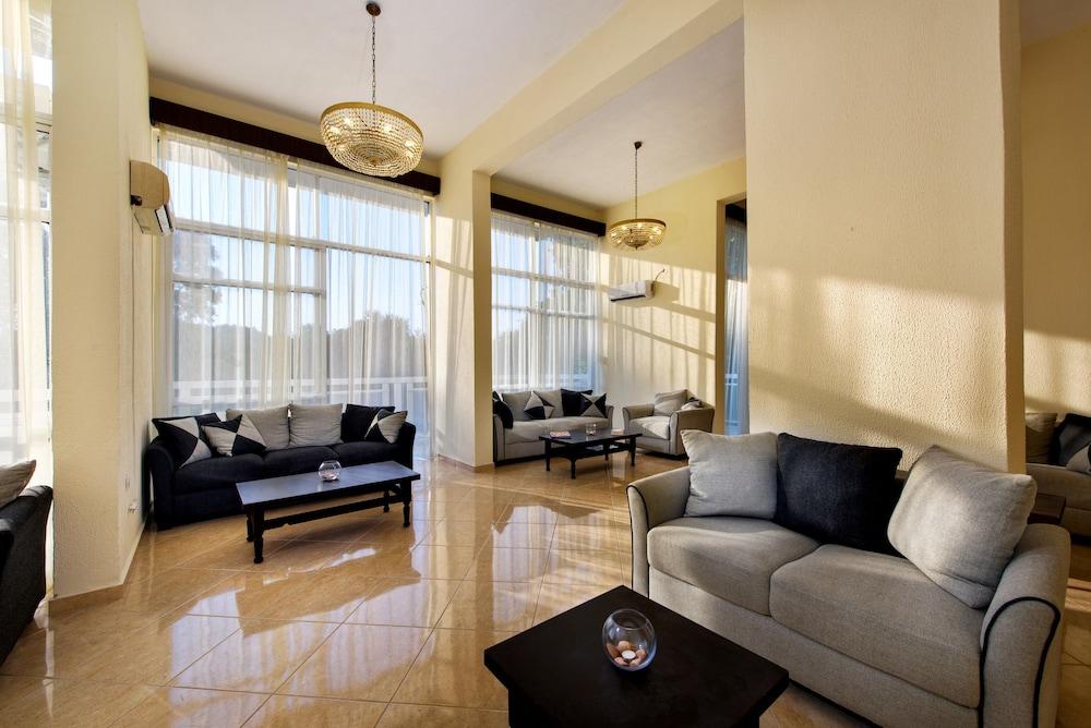 Amalia Hotel (Adults Only) Дассия Экстерьер фото