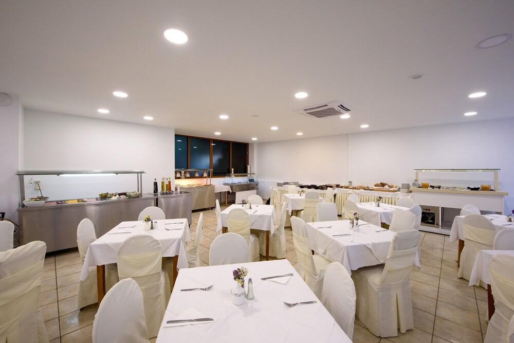 Amalia Hotel (Adults Only) Дассия Экстерьер фото
